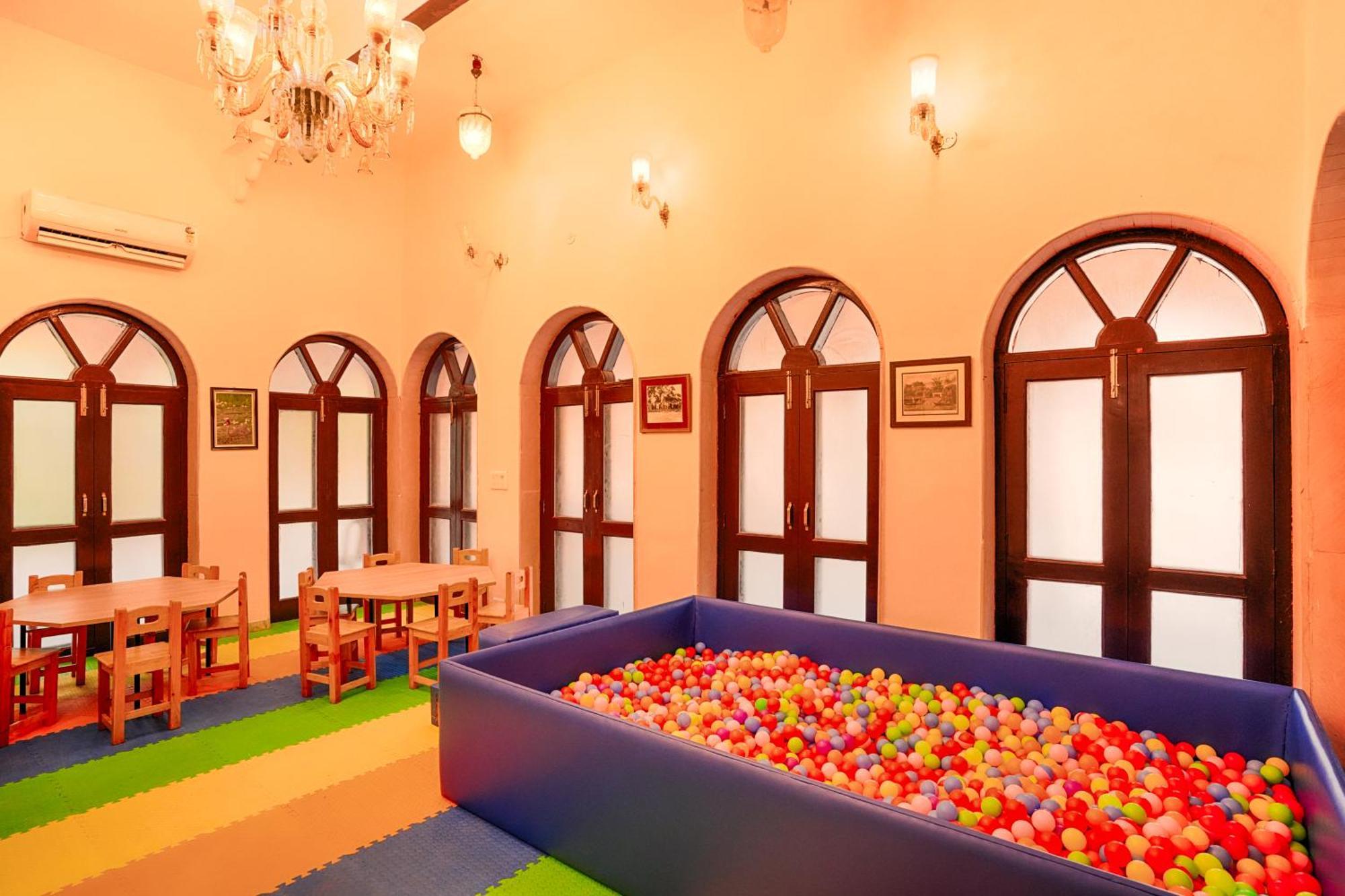 Club Mahindra Bharatpur Hotel Luaran gambar